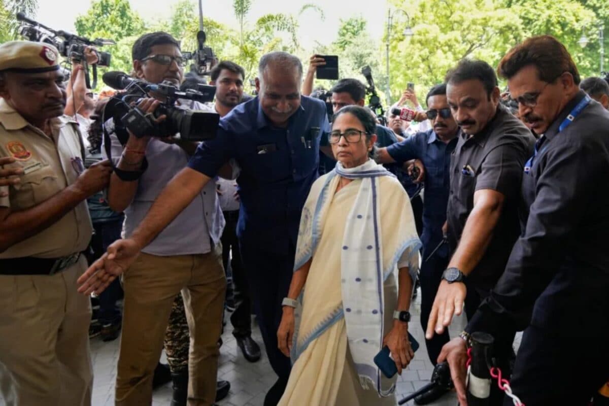 दिल्ली में ममता बनर्जी की तन्हा मौजूदगी, तृणमूल कांग्रेस के खात्मे का संकेत तो नहीं!