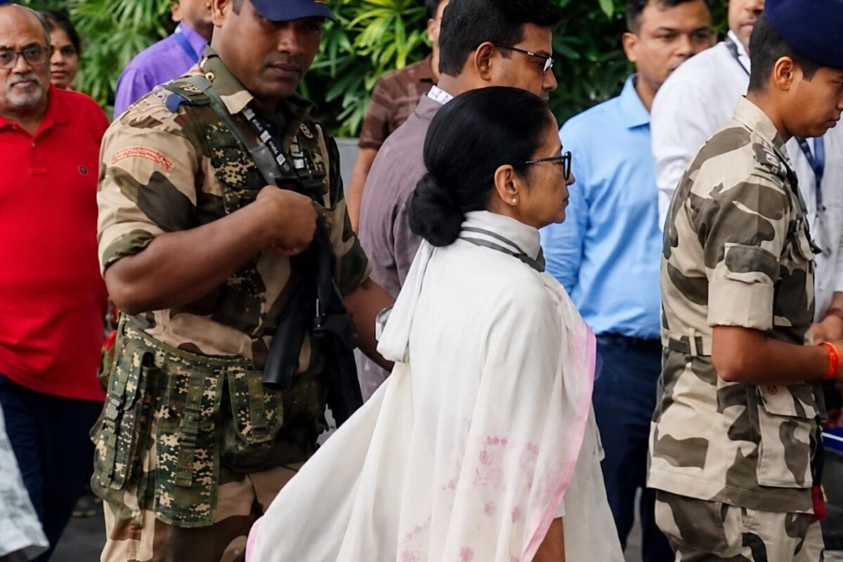 काउंसलर्स ने भी दिखाया ठेंगा! गुस्से से लाल ममता बनर्जी ने रद्द की बैठक, नाराज होकर सीधे दिल्ली रवाना