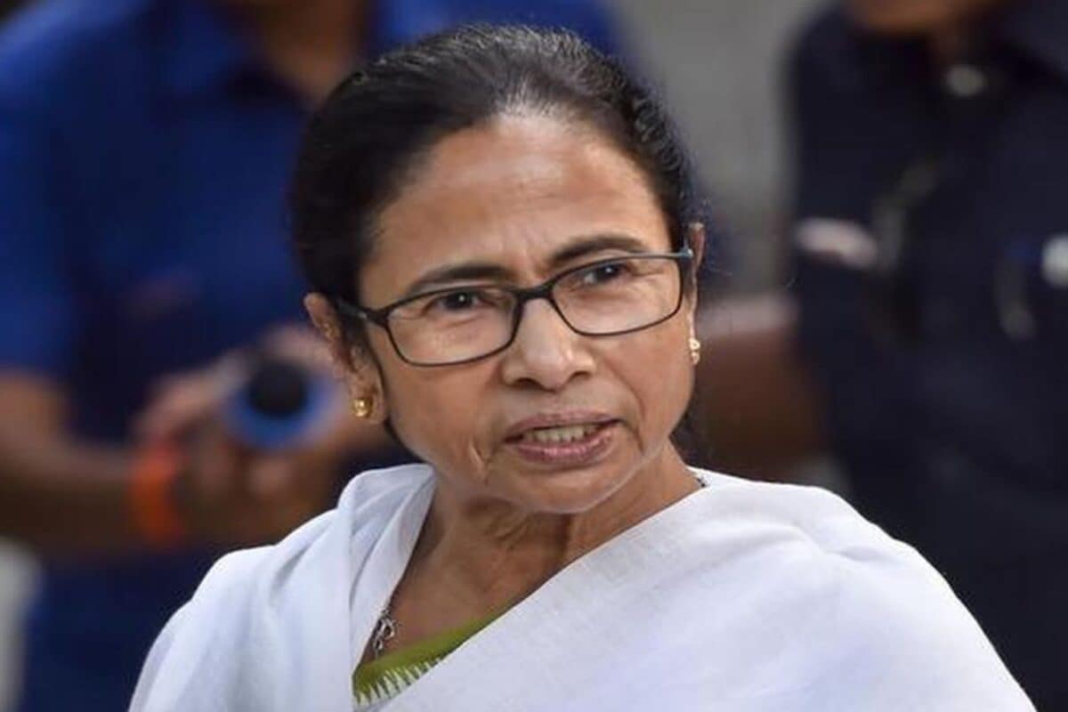 टीएमसी से अलग होने के लिए 20 बागी सांसदों ने लोकसभा स्पीकर ओम बिरला को सौंपा पत्र