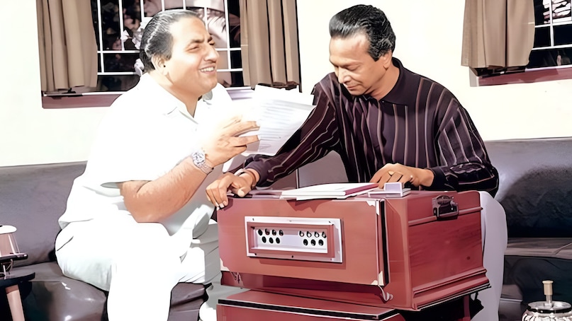 mohammed rafi hit song, Mere Pairon Mein Ghunghroo song, Dilip Kumar song, rajkumari dubey, naushad song, mohammed rafi naushad song, naushad helped rajkumari dubey, 1968 Sunghursh song, rajkumari dubey, Mohd Rafi Hits, मोहम्मद रफी का गाना, दिलीप कुमार का हिट गाना
