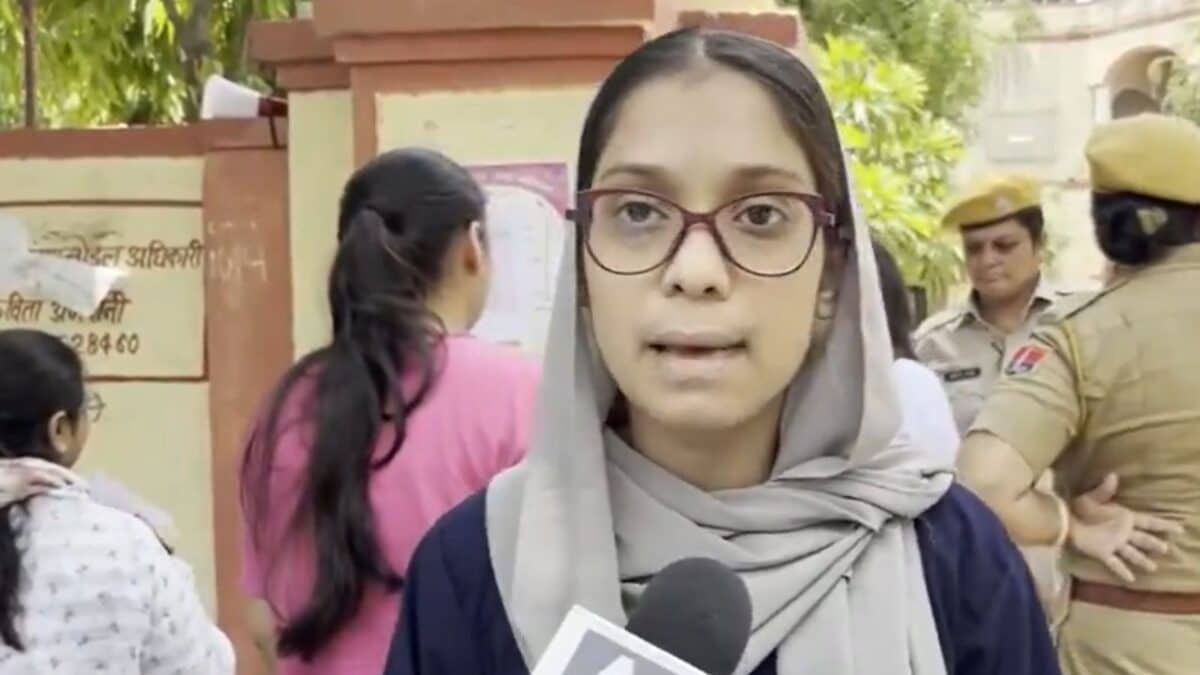 मैम ने कहा बुर्का खोलना होगा’, छात्रा ने नाराज होकर छोड़ दी NEET की परीक्षा… मैम ने कहा बुर्का खोलना होगा’, छात्रा ने नाराज होकर छोड़ दी NEET की परीक्षा…