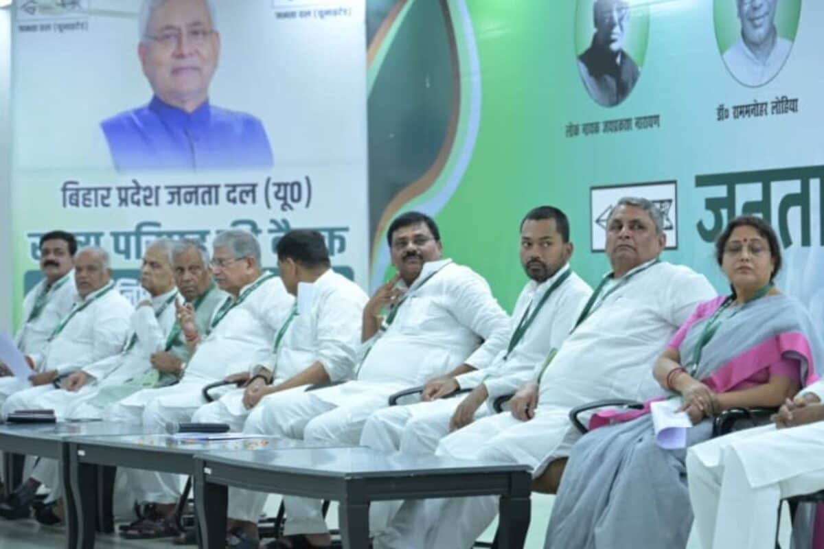 नीतीश कुमार के बाद कौनतो JDU में लिखी जाने लगी नेतृत्व परिवर्तन की पटकथा राज्य परिषद की बैठक में गूंजा निशांत कुमार कुमार का नाम