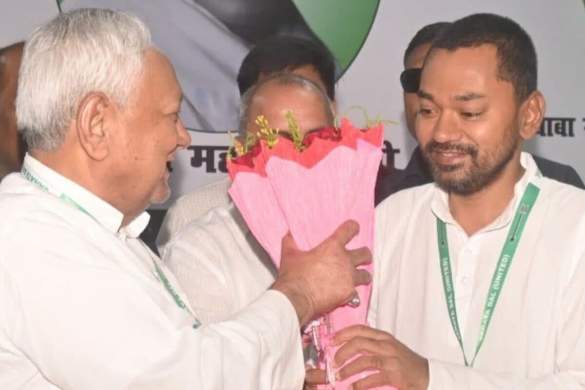 नीतीश कुमार के बगल में निशांत का नया ठिकाना लगा रहेगा आना-जाना बिहार की राजनीति में क्या हैं इसके मायने