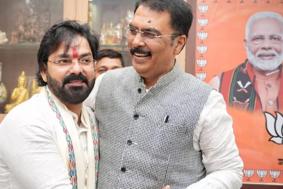अध्यक्ष ने लगा लिया गले तो कार्यकर्ताओं ने लगाए जोश भरे नारे, भाजपा में दिखा पवन सिंह का जलवा