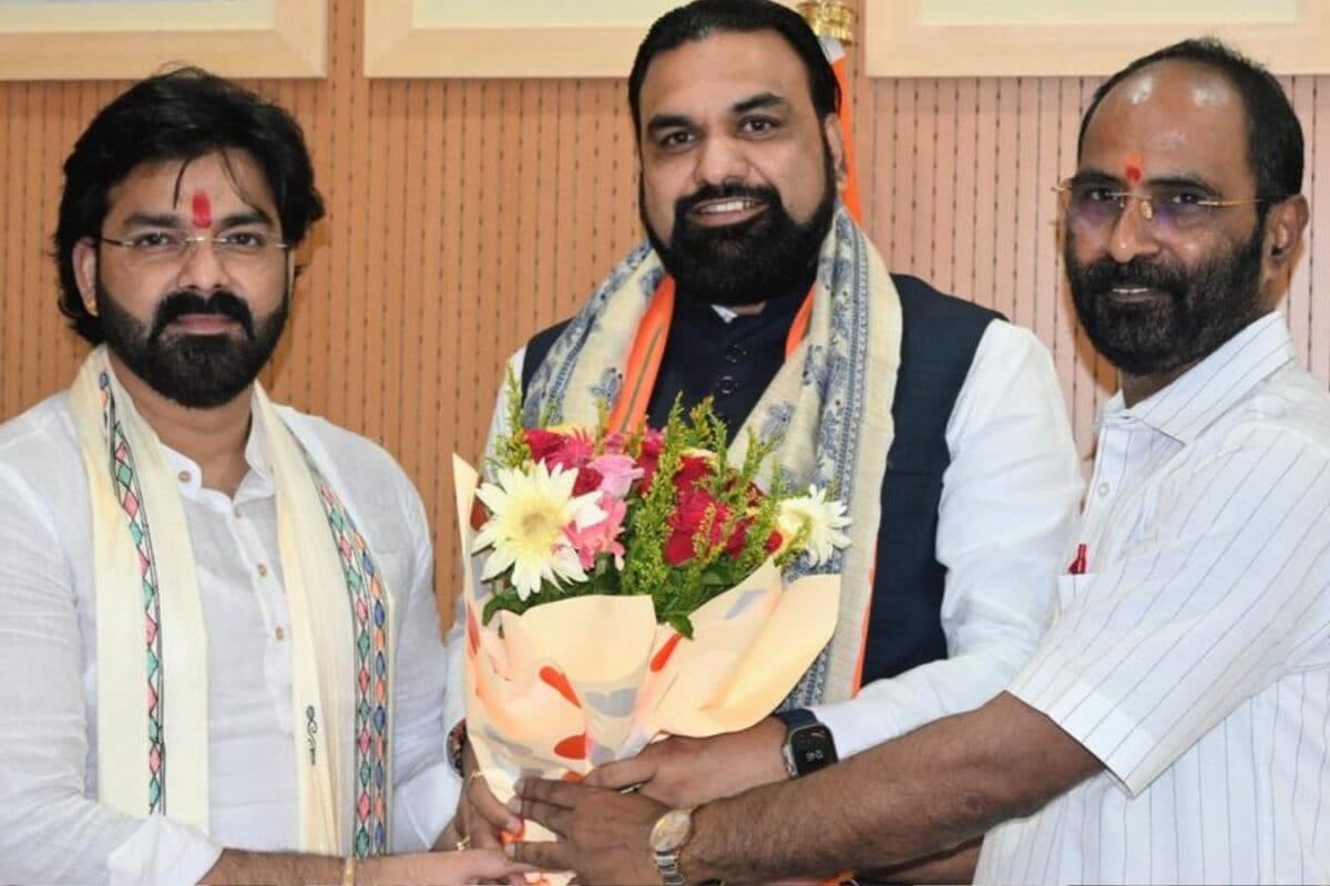 Opinion: 'पार्टी मेरी मां है...' सांसदी लेते-लेते भोजपुरी स्टार पवन सिंह को क्यों लेनी पड़ी MLC का टिकट?