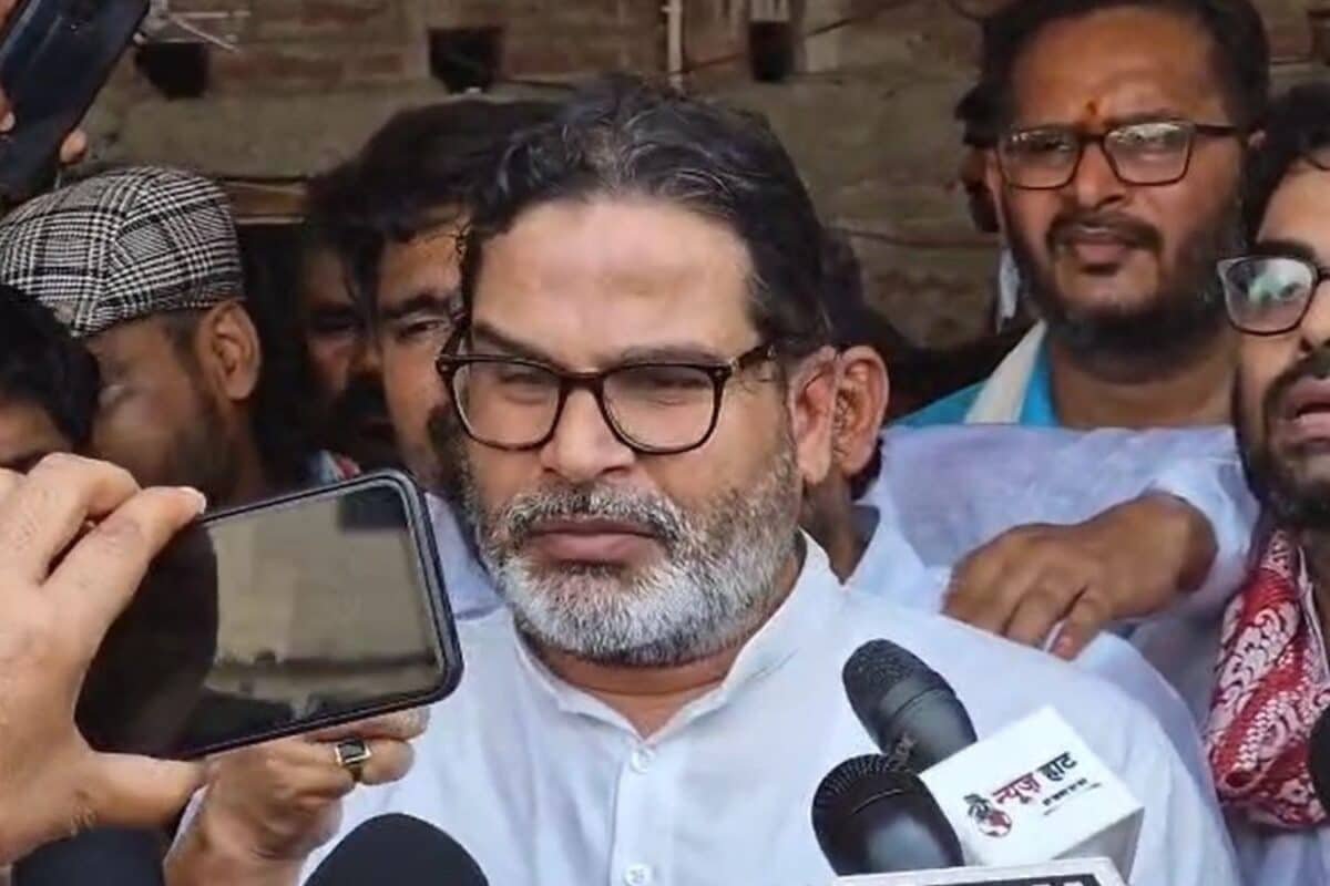 भरत तिवारी के घर पहुंचे प्रशांत किशोर बोले- उन पर भी कार्रवाई हो जो जवाबदेही तय नहीं होने पर उठाया सवाल