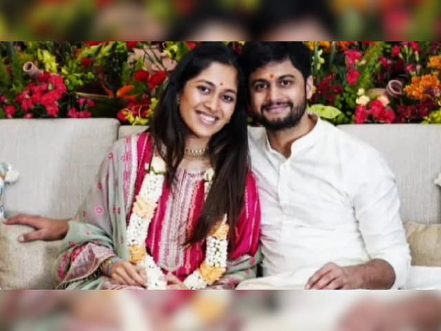 Supriya Sule Daughter Revati Wedding Card: सुप्रिया सुले की बेटी रेवती की शादी का कार्ड आया सामने, अखिलेश से लेकर डीके शिवकुमार तक होंगे शामिल - News18 हिंदी