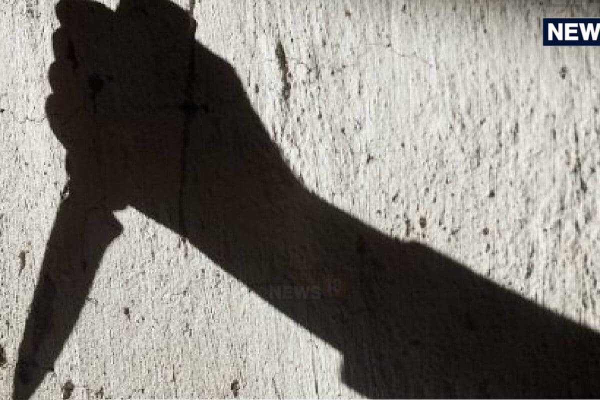 82 साल के पिता से मुकदमा हारा बेटा, घर भी नहीं पहुंचा, सड़क पर ही रच दिया खूनी खेल