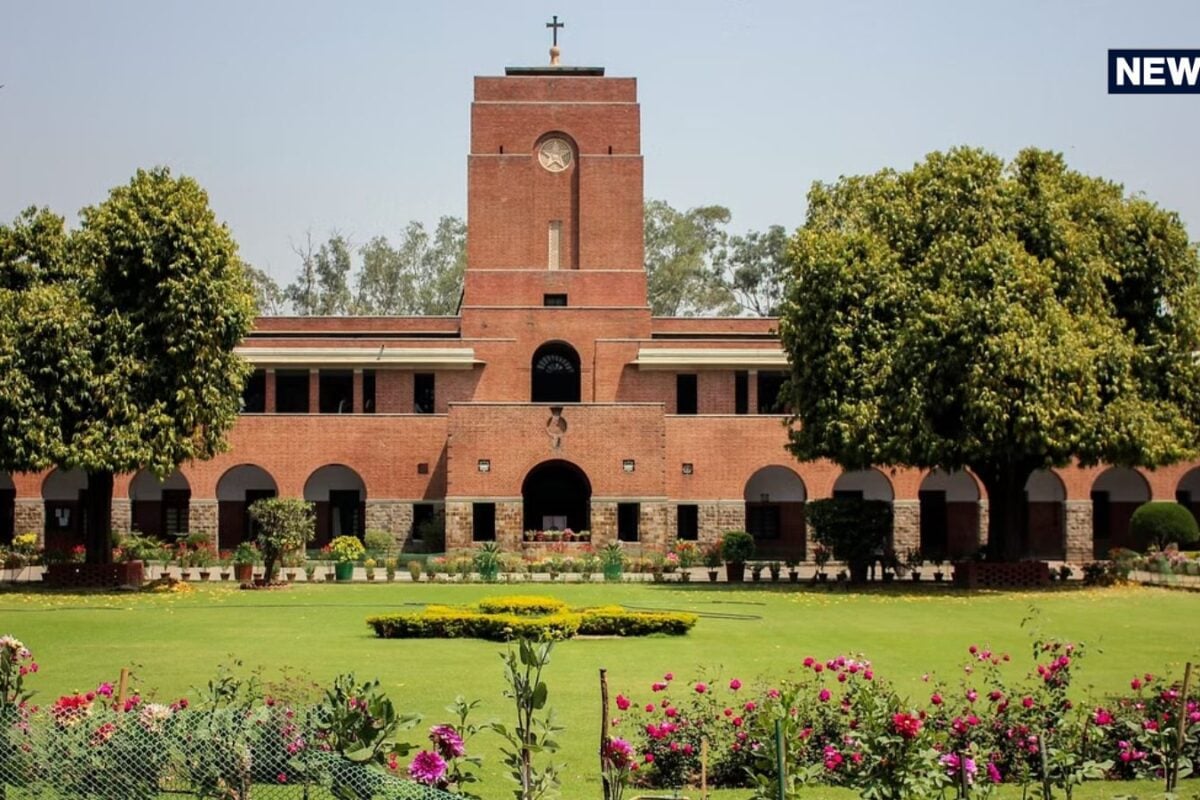 DU Admission 2026 : क्यों टॉपर्स की पहली पसंद है DU का ये कॉलेज, 1500 रुपये महीने में होता है ग्रेजुएशन