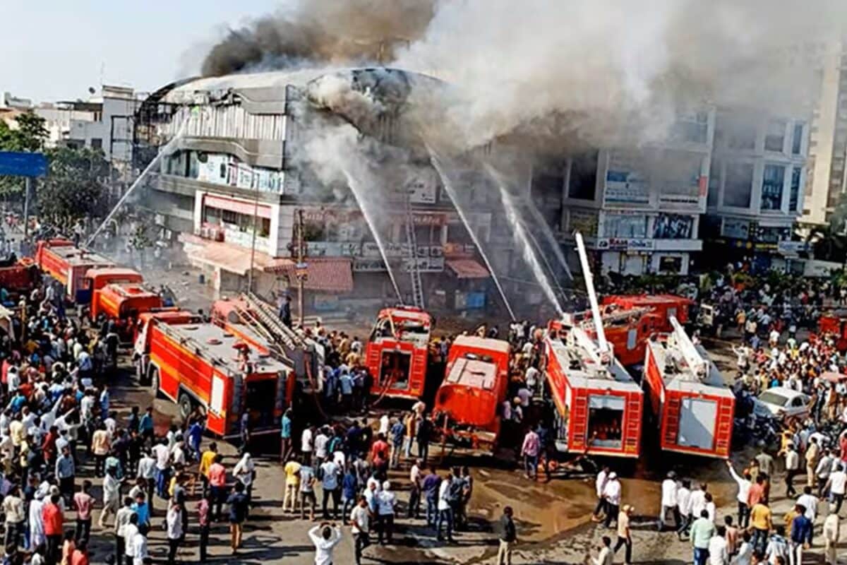 7 साल पहले सूरत अग्निकांड में मरे थे 22 छात्र हिल गया था देश पेरेंट्स अब भी न्याय के लिए भटक रहे
