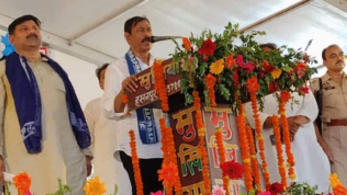 यूपी चुनाव 2027: बसपा ने अमरोहा के हसनपुर सीट से पहला कैंडिडेट उतारा, मायावती ने हाजी मुमताज अली पर क्यों लगाया दांव? यूपी चुनाव 2027: बसपा ने अमरोहा के हसनपुर सीट से पहला कैंडिडेट उतारा, मायावती ने हाजी मुमताज अली पर क्यों लगाया दांव?