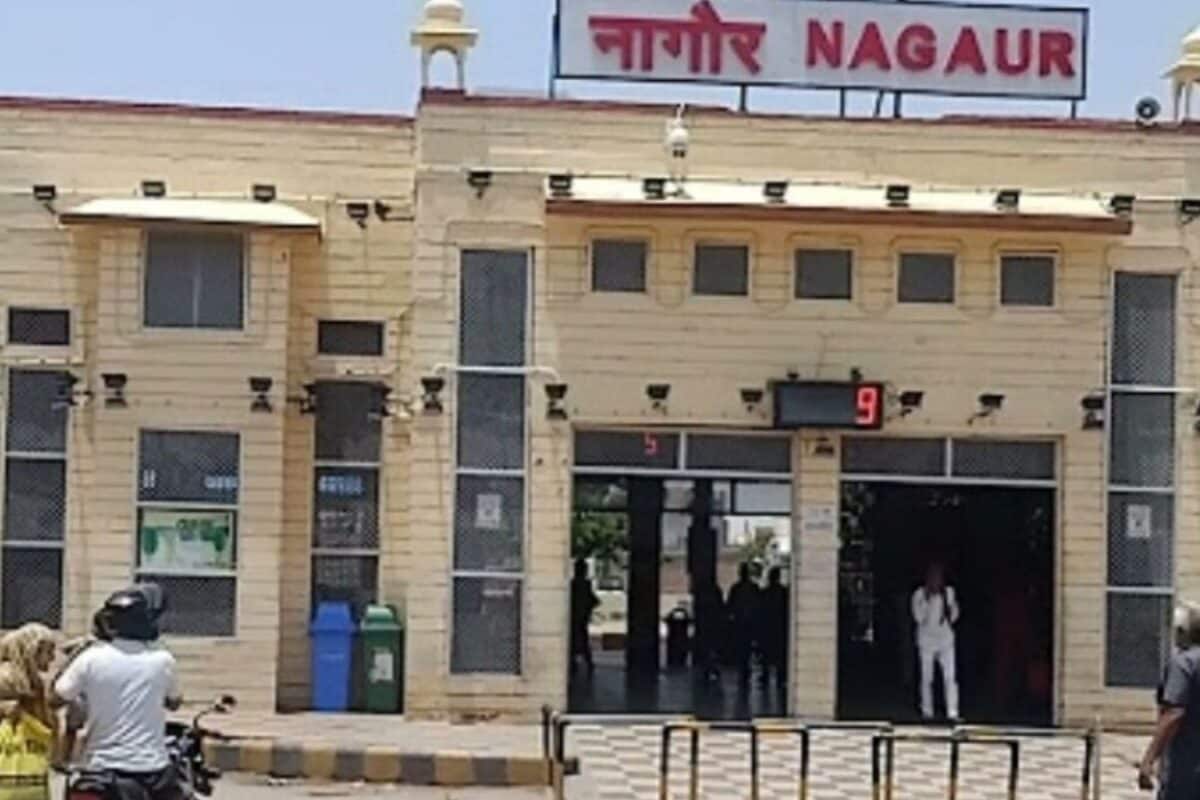 राजस्थानी नक्काशी और आधुनिक सुविधाएं... अमृत भारत योजना से बदला नागौर रेलवे स्टेशन का स्वरूप