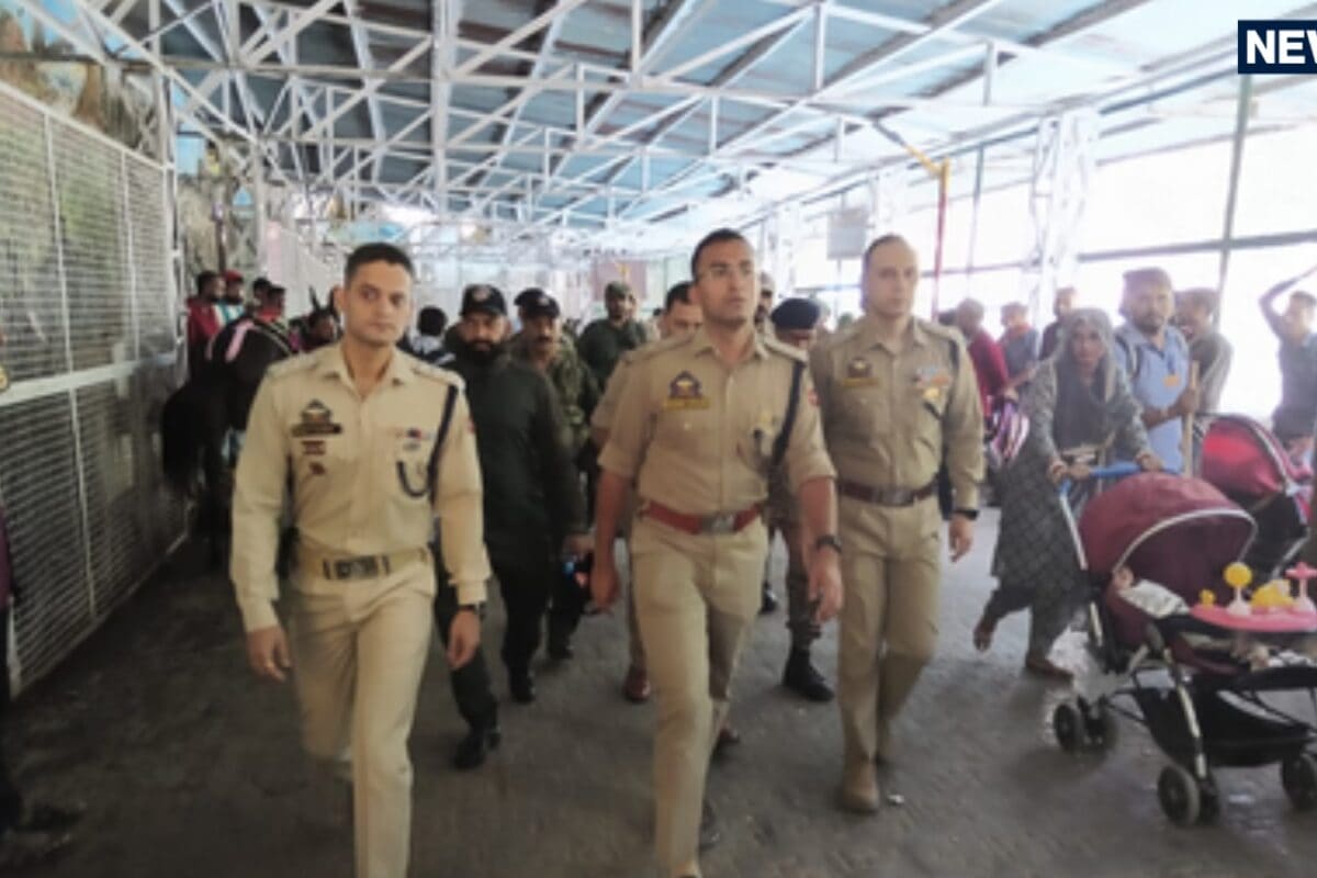 SSP दलबल के साथ वैष्णो देवी यात्रा मार्ग पर पैदल चलने लगे श्रद्धालुओं से इसका सीधा कनेक्‍शन जानें वजह
