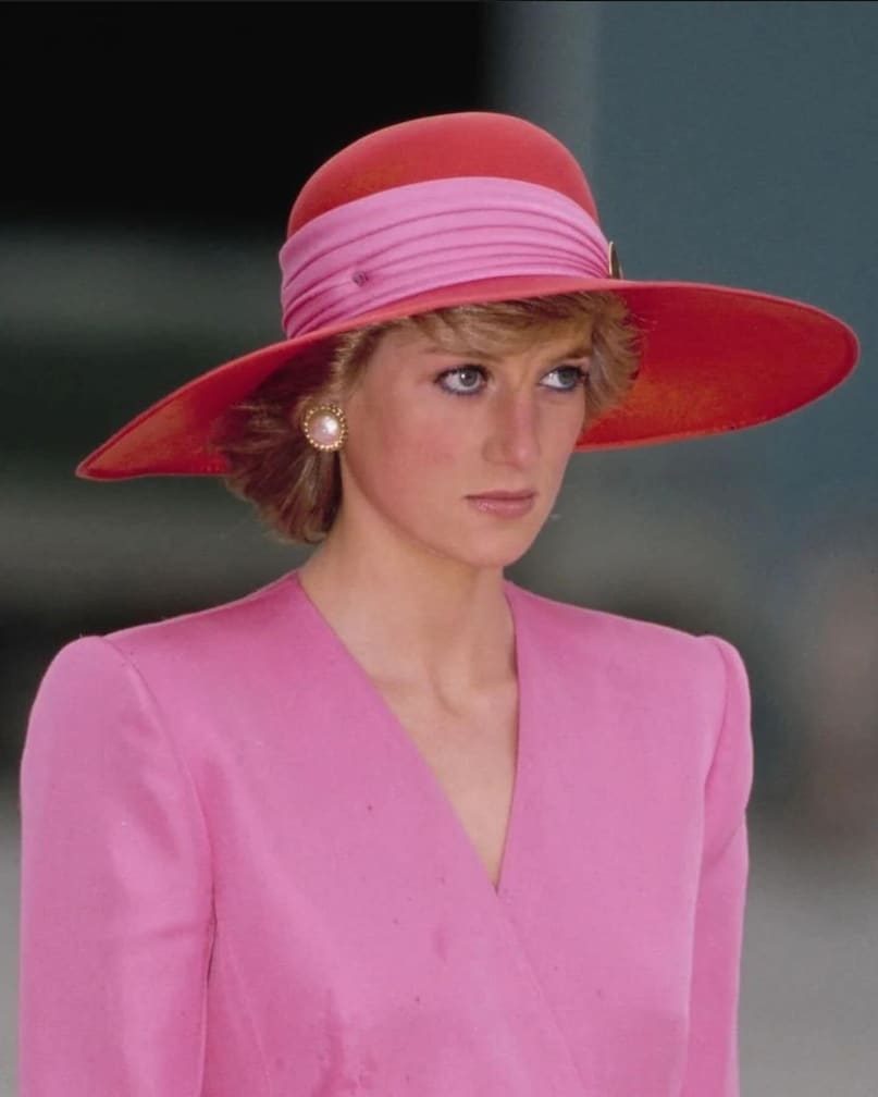 She dreamed of becoming a ballerina Long before royal life, Diana loved ballet and hoped to become a professional dancer. However, at approximately 5 feet 10 inches tall, she considered herself too tall to pursue a career in ballet. However, dancing remained one of her hobbies throughout her life. She dreamed of becoming a ballerina Long before royal life, Diana loved ballet and hoped to become a professional dancer. However, at approximately 5 feet 10 inches tall, she considered herself too tall to pursue a career in ballet. However, dancing remained one of her hobbies throughout her life.