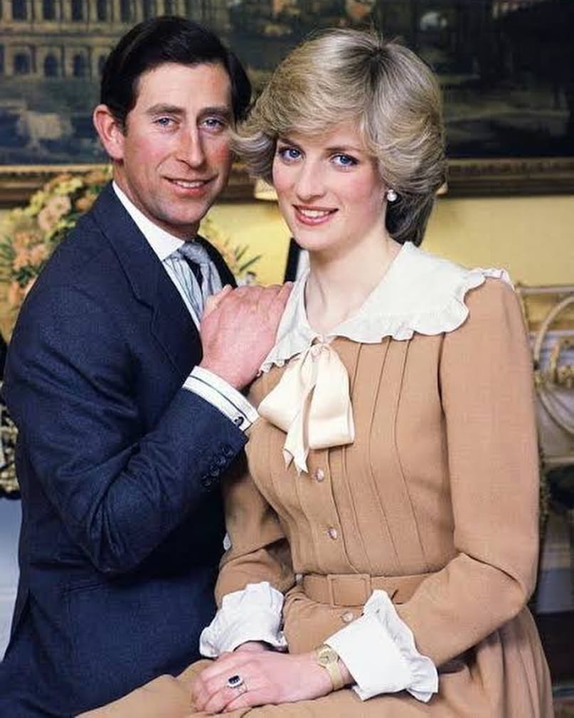 She met Prince Charles through her older sister. Interestingly, Charles first dated Diana's older sister, Sarah Spencer, in the late 1970s. It was through Sarah that Diana was introduced to the future king, years before their famous royal wedding. She met Prince Charles through her older sister. Interestingly, Charles first dated Diana's older sister, Sarah Spencer, in the late 1970s. It was through Sarah that Diana was introduced to the future king, years before their famous royal wedding.