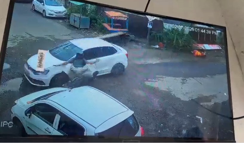 सूरत में तेज रफ्तार कार का कहर! 5 वाहनों को मारी टक्कर बुजुर्ग गंभीर घायल CCTV में कैद पूरी घटना