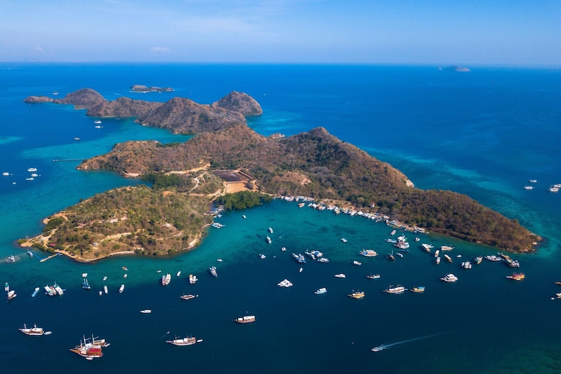 Komodo Island: Best known as the home of the legendary Komodo dragon, Komodo Island is a paradise for nature lovers. Beyond spotting the world's largest lizard, visitors can enjoy crystal-clear waters, scenic hiking trails and nearby Pink Beach, one of the few naturally pink beaches in the world. Komodo Island: Best known as the home of the legendary Komodo dragon, Komodo Island is a paradise for nature lovers. Beyond spotting the world's largest lizard, visitors can enjoy crystal-clear waters, scenic hiking trails and nearby Pink Beach, one of the few naturally pink beaches in the world.