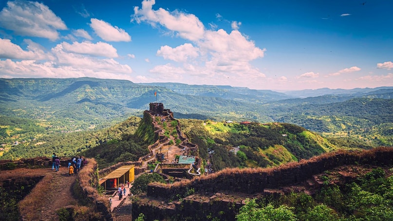 Mahabaleshwar, Maharashtra: With its heavy fog, dense canopy, and dramatic cliffsides overlooking deep valleys, Mahabaleshwar evokes the misty allure of the English Lake District. The constant drizzle, moss-covered stone structures, and cool, wind-swept viewpoints create an intensely atmospheric, European-style retreat. Mahabaleshwar, Maharashtra: With its heavy fog, dense canopy, and dramatic cliffsides overlooking deep valleys, Mahabaleshwar evokes the misty allure of the English Lake District. The constant drizzle, moss-covered stone structures, and cool, wind-swept viewpoints create an intensely atmospheric, European-style retreat.