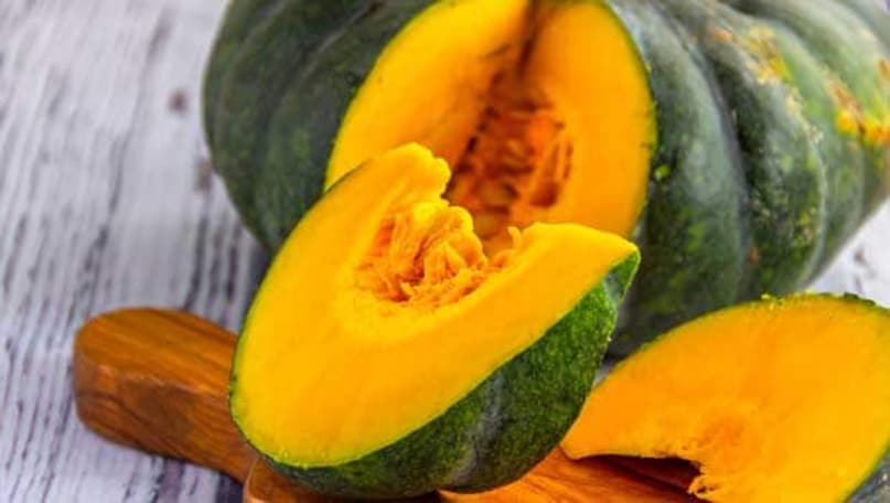 Pumpkin (Kaddu): This versatile, sweet vegetable is packed with beta-carotene, which converts into vitamin A. It dramatically boosts eye health, builds robust immunity against common colds, and adds a comforting, creamy texture to warm soups and curries during gloomy rainy days.