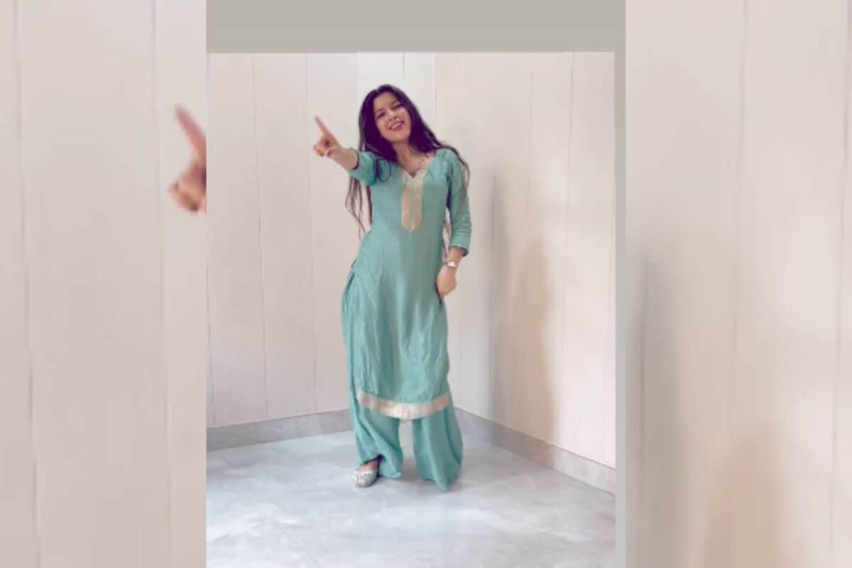 शीशे के सामने लड़की ने 'शरारत' गाने पर मचाई धूम, खूबसूरत एक्सप्रेशन ने जीता इंटरनेट का दिल
