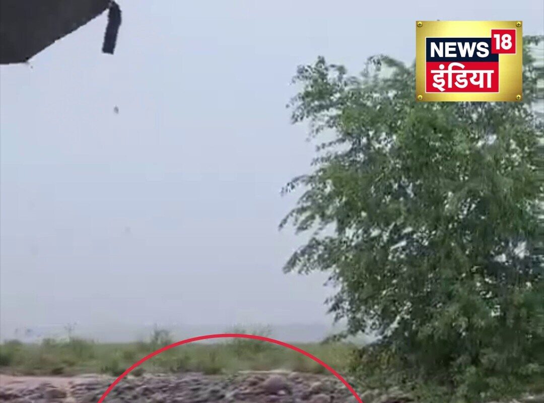 VIDEO: भारी बारिश के बाद उफनाई भिनी नदी में मौत से जंग लड़ रहे थे SDRF और पुलिस ने बचाई दो जानें