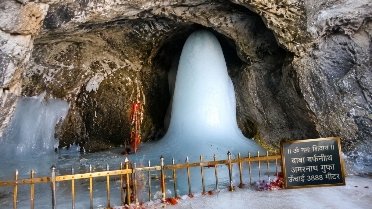 कौन हैं बाबा बर्फानी? किस्मत वालों को ही मिलता है जिनके दर्शन का मौका कौन हैं बाबा बर्फानी? किस्मत वालों को ही मिलता है जिनके दर्शन का मौका