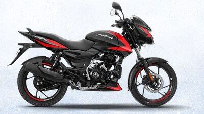 Bajaj Pulsar को इस महीने बेहतर डिस्काउंट के साथ खरीदा जा सकता है.