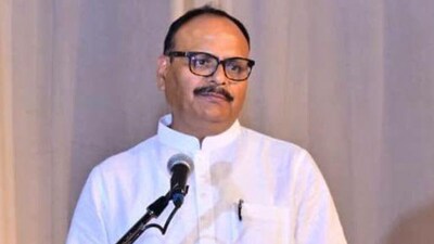 भदोही अस्पताल के गेट पर प्रसव मामले में डिप्टी सीएम ब्रजेश पाठक ने लिया एक्शन. (फाइल फोटो)