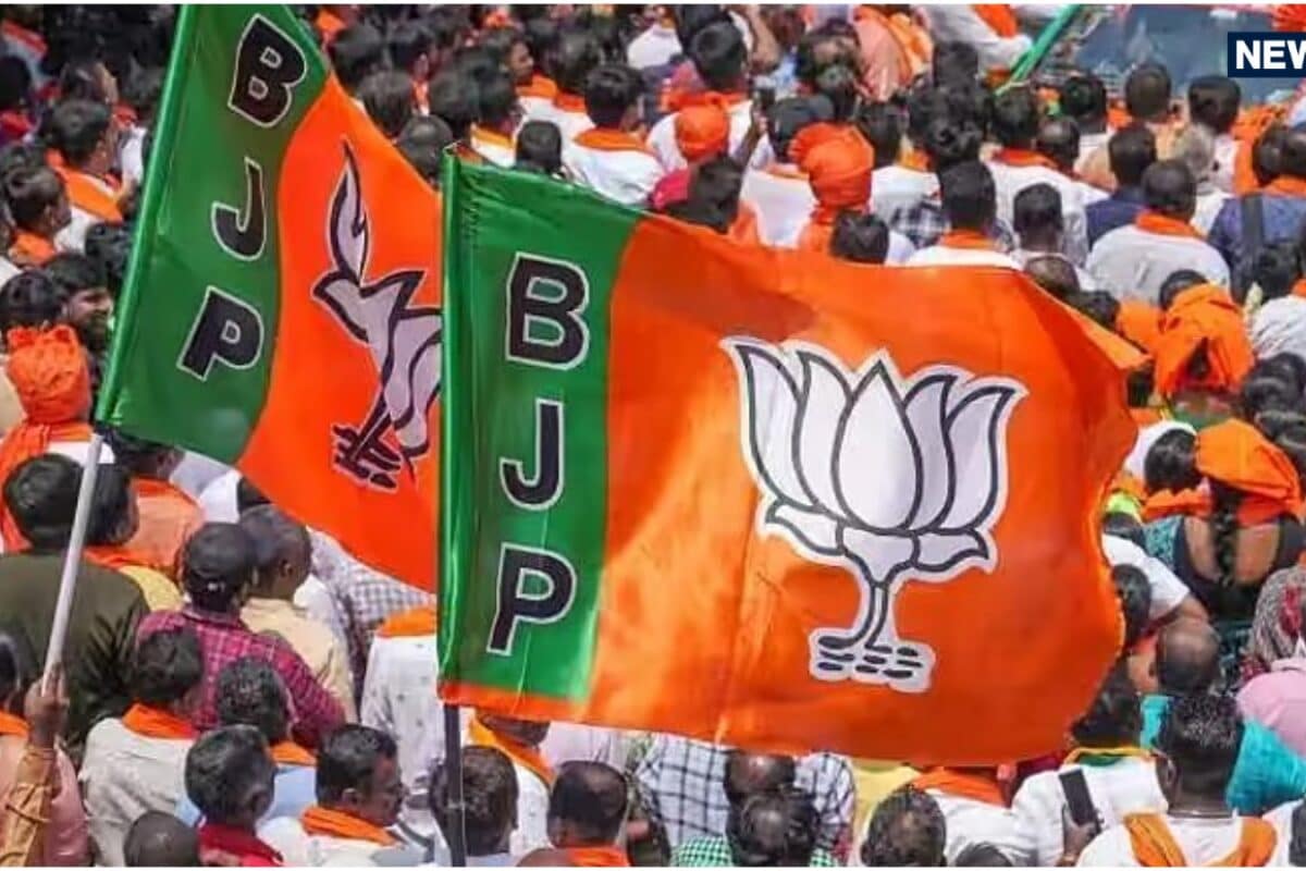 बीजेपी दफ्तर में विस्फोट पेट्रोल बम से हमला कर दीवारों पर काला पेंट पोता