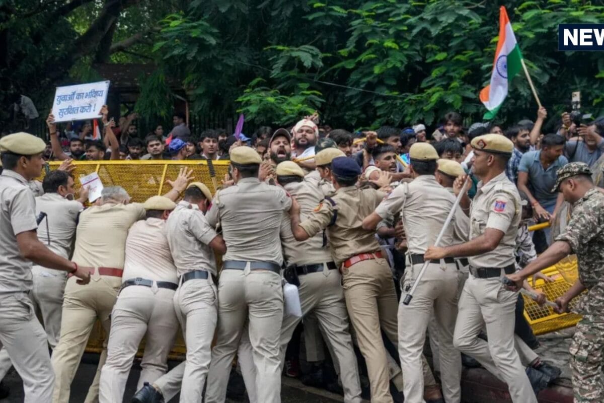 Sushant Sinha: पहले बीजेपी के गुंडे बताया जब एक्शन होने लगा तो क्यों बवाल कर रहे कॉकरोच वाले