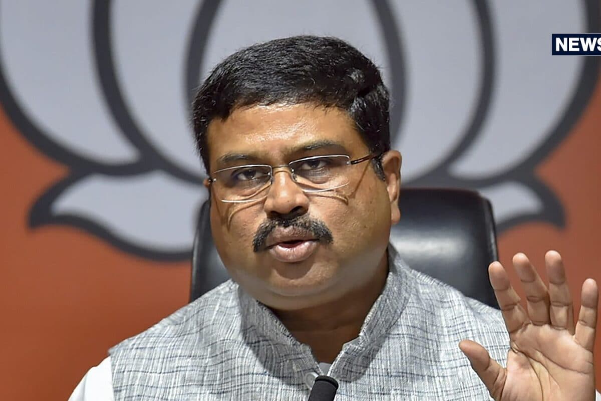 धर्मेंद्र प्रधान का इस्तीफा: क्या अब मानसून सत्र में पास होंगे बिल या थमेगा हंगामा जानिए सरकार का प्लान