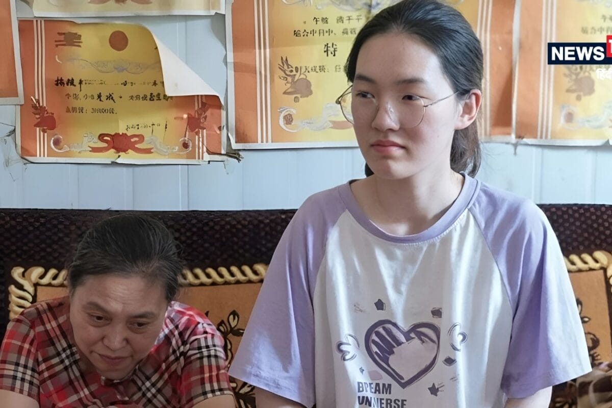 जेब में थे सिर्फ 150 रुपये, पिता मजदूर और मां बीमार, 18 साल की बेटी ने पास की दुनिया की सबसे कठिन
