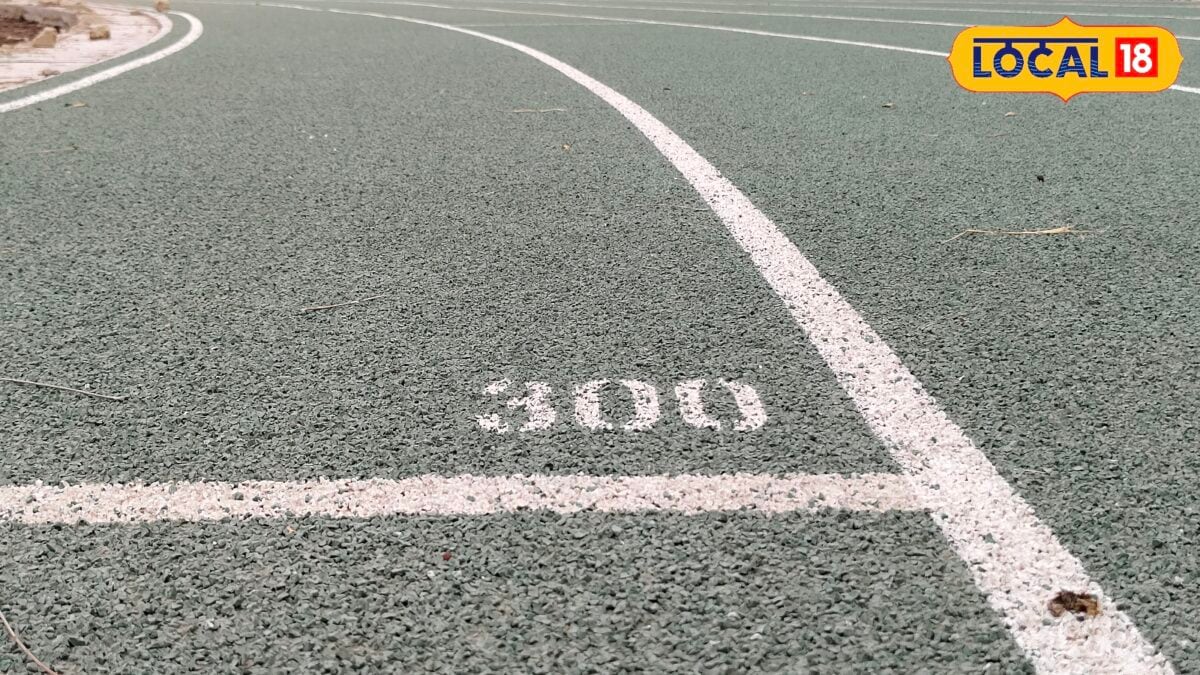 नोएडा में 290 करोड़ से 300 मीटर का बना सिंथेटिक एथलेटिक्स ट्रैक, एथलीटों ने बताया आठवां अजूबा, सुविधा ही बन गई दुविधा नोएडा में 290 करोड़ से 300 मीटर का बना सिंथेटिक एथलेटिक्स ट्रैक, एथलीटों ने बताया आठवां अजूबा, सुविधा ही बन गई दुविधा