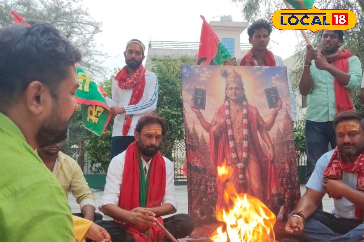 वेद मंत्र, हवन और कृष्ण अवतार... वाराणसी में अनोखे अंदाज में मनाया गया अखिलेश यादव का जन्मदिन