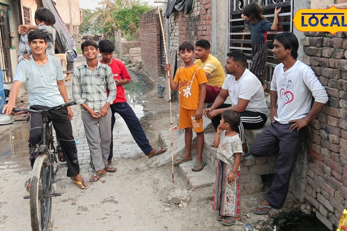 Ground report: फरीदाबाद की सपेरा बस्ती में नालियों की कमी से बारिश में गंदगी से बढ़ जाता है सांपो का खतरा स्थानीय परेशान
