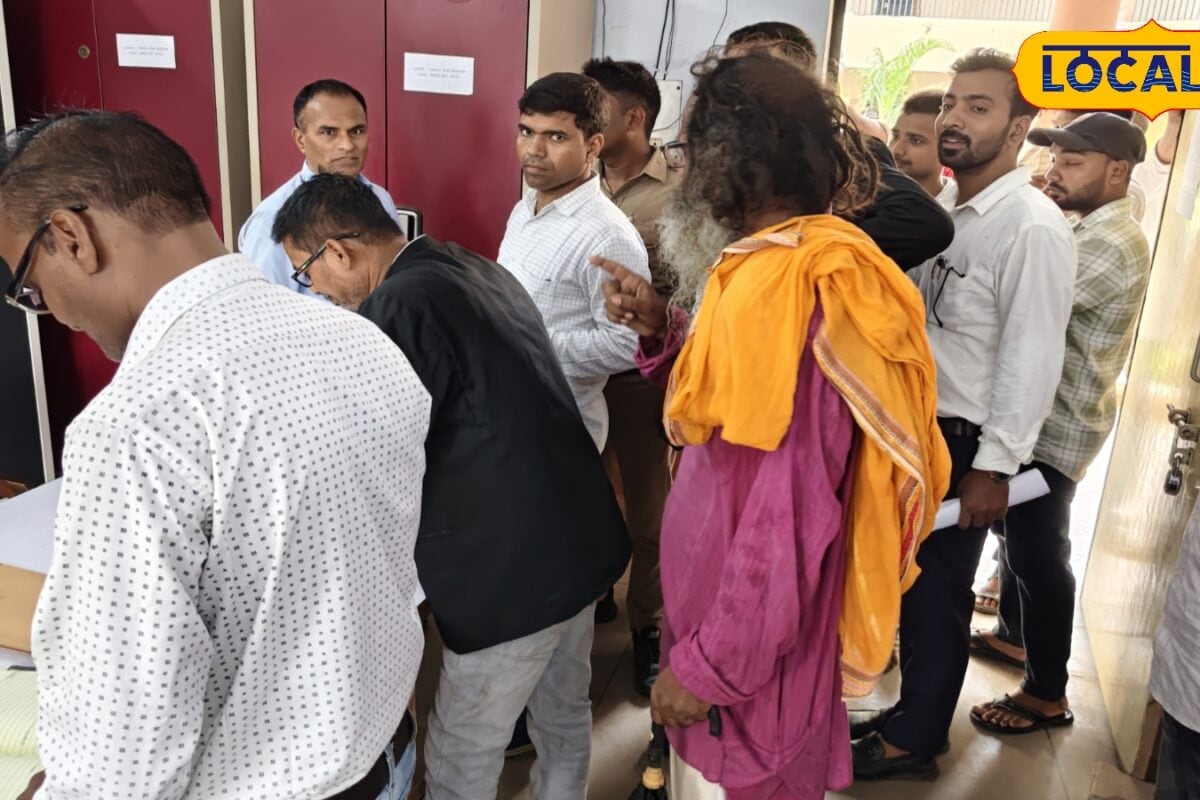 बलिया तहसील में किसान की गुम हुई फाइल कॉल कर बुलाया पुलिस बोला- गेहूं बेचकर वकील का फीस भरता हूं