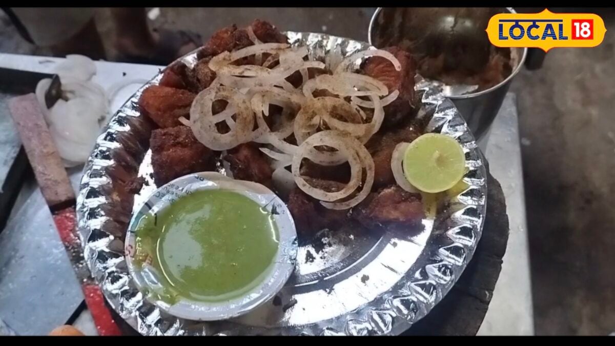 एक बार खाया तो बार-बार आएंगे! आगरा के इन मछली पकौड़ों का स्वाद दूर-दूर तक मशहूर