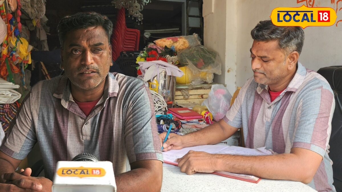 पंचर की दुकान से शुरू हुआ सफर, 10 लाख का लोन लेकर शुरू किया ये कारोबार, अब सालाना कमा रहे लाखों रुपये पंचर की दुकान से शुरू हुआ सफर, 10 लाख का लोन लेकर शुरू किया ये कारोबार, अब सालाना कमा रहे लाखों रुपये