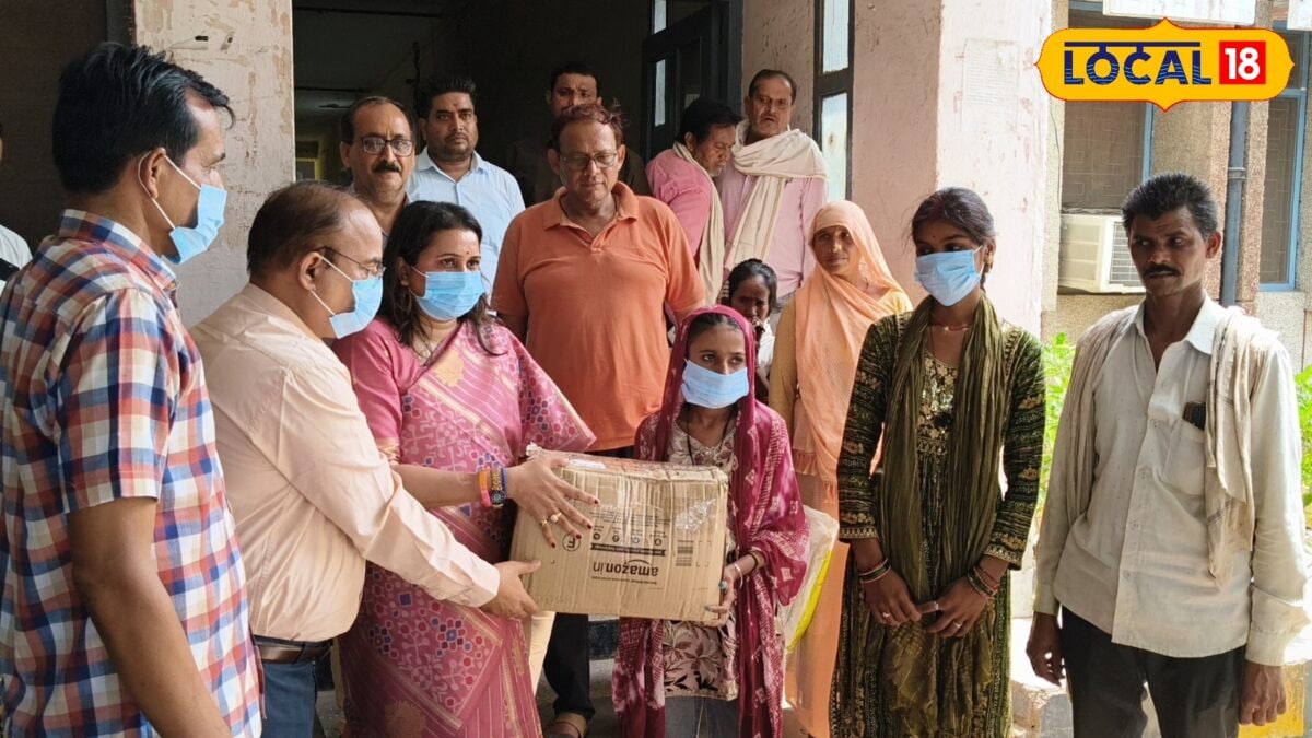 सीएम योगी के अपील पर समाजसेविका अर्चना ने चित्रकूट में दो टीबी पीड़ित लड़कियों को लिया गोद, उठाएंगी ये जिम्मेदारी सीएम योगी के अपील पर समाजसेविका अर्चना ने चित्रकूट में दो टीबी पीड़ित लड़कियों को लिया गोद, उठाएंगी ये जिम्मेदारी