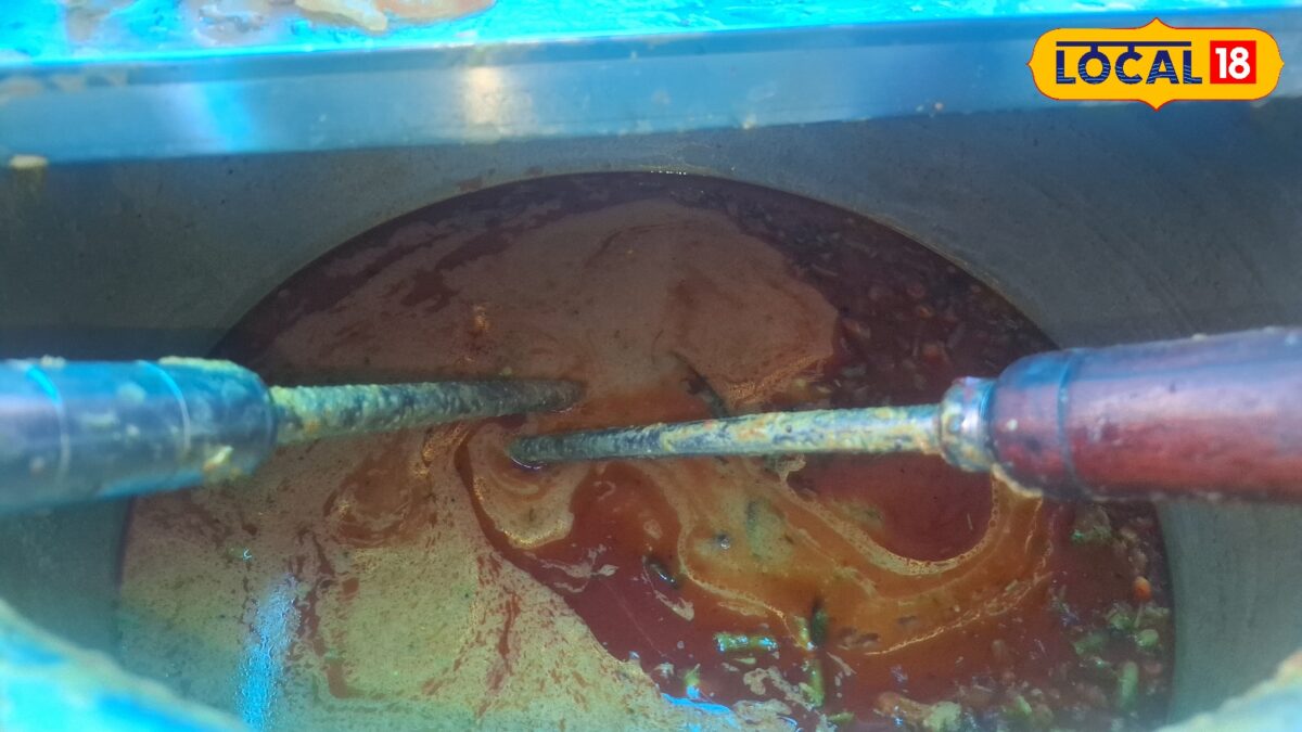 शुद्ध दही की कढ़ी और स्पेशल प्याज कचौरी के दीवाने हुए लोग, कीमत सिर्फ ₹25