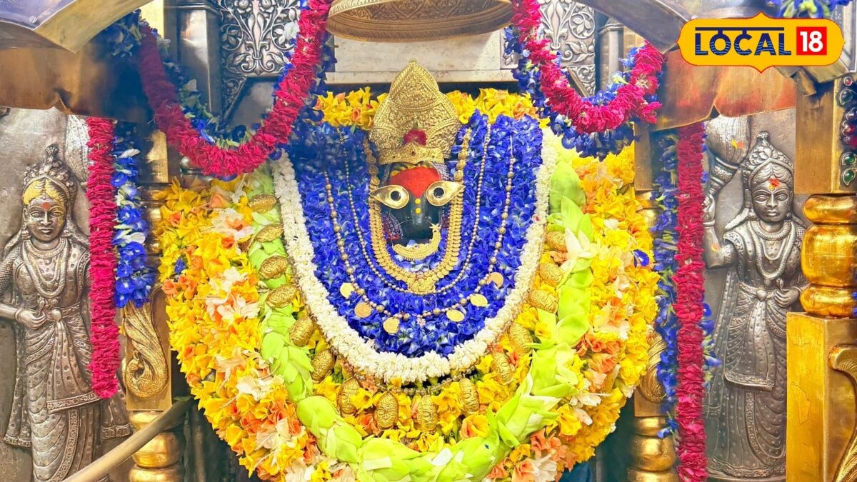 मिर्जापुर का विंध्यवासिनी धाम, जहां आशीर्वाद लेने पहुंचते हैं बड़े नेता और अभिनेता..जानिए क्यों खास है यह शक्तिपीठ मिर्जापुर का विंध्यवासिनी धाम, जहां आशीर्वाद लेने पहुंचते हैं बड़े नेता और अभिनेता..जानिए क्यों खास है यह शक्तिपीठ