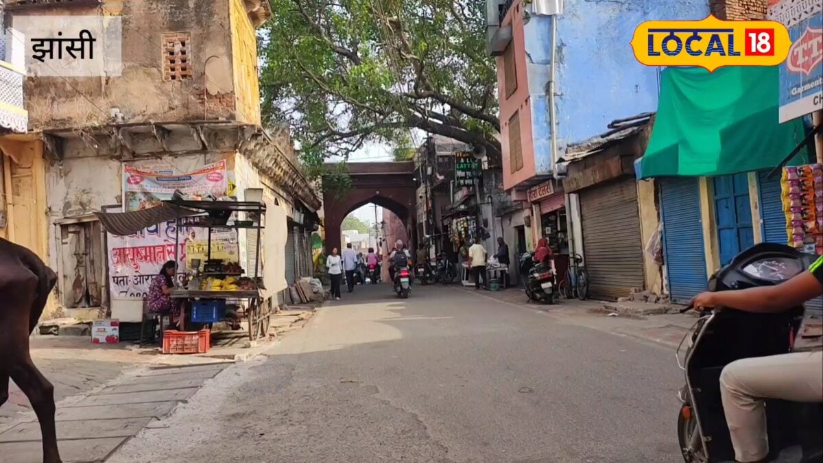 झांसी पुराने और नए शहर का है अनोखा संगम, जहां इतिहास और आधुनिकता की दिखती है झलक, जाने इतिहास झांसी पुराने और नए शहर का है अनोखा संगम, जहां इतिहास और आधुनिकता की दिखती है झलक, जाने इतिहास
