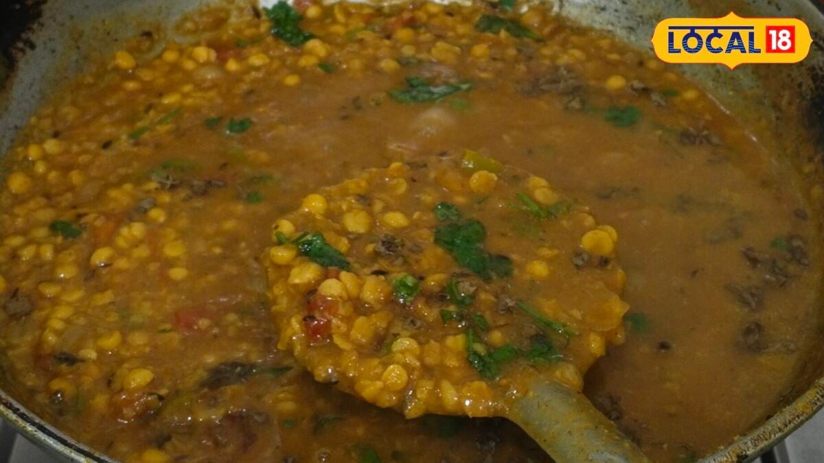 Dal Tadka Recipe: घर पर बनाएं ढाबे वाली परफेक्ट दाल तड़का, अपनाएं ये आसान कुकिंग सीक्रेट