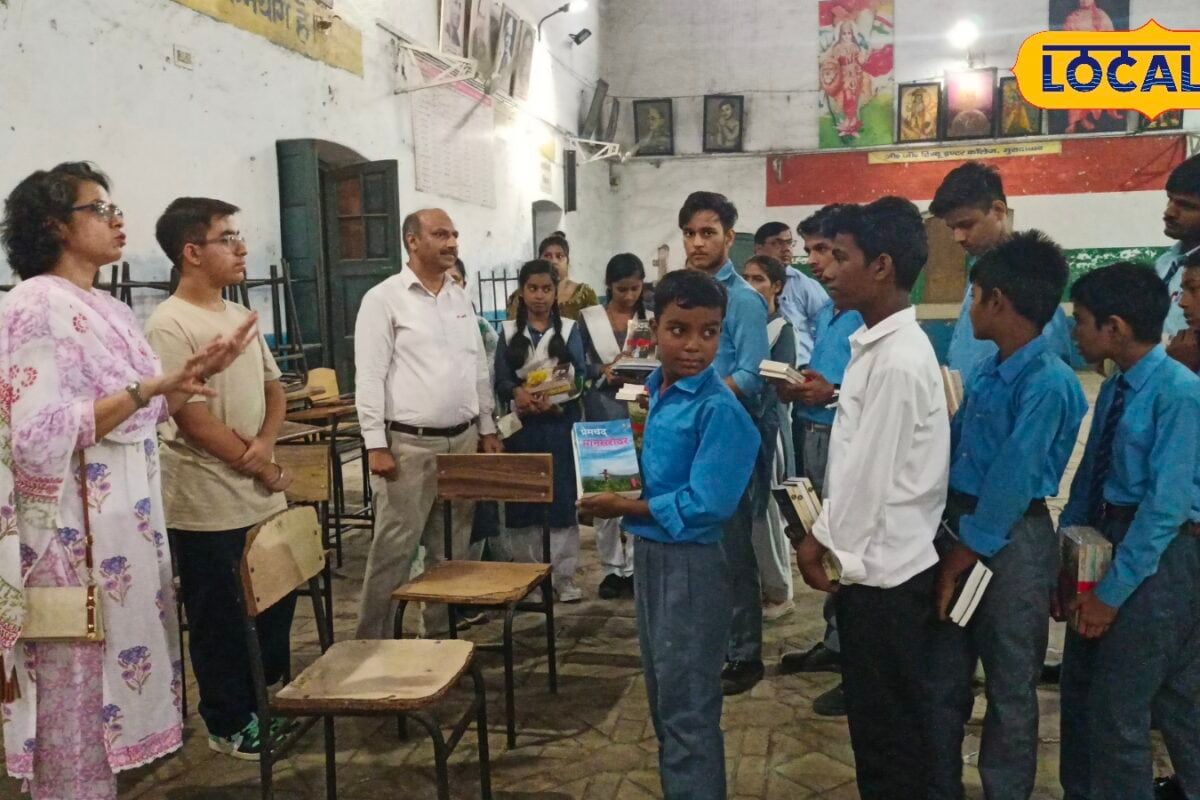 मुरादाबाद में दसवीं के छात्र अभिराज ने भाई के साथ खोजा अनोखा आइडिया स्कूल में जाकर कर रहे पुस्तक वितरण