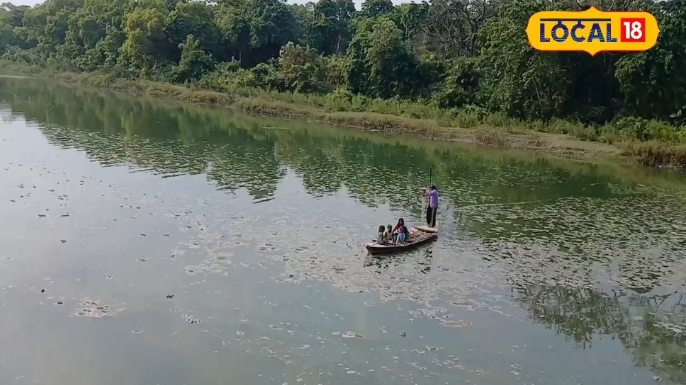 महराजगंज का निचलौल क्षेत्र गंडक नदी के मिजाज पर निर्भर होता है नाविकों का जीवन पर्यटकों को आकर्षित करती है सुंदरता