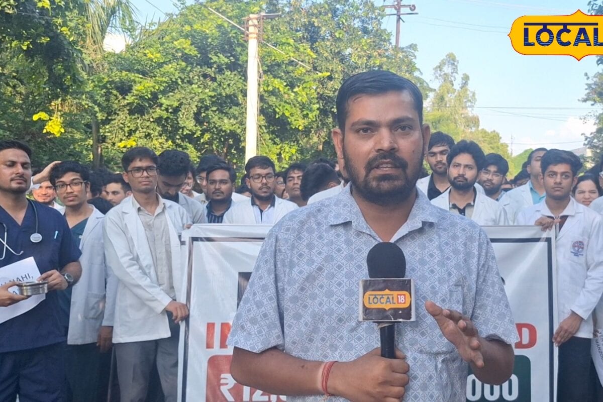 12 घंटे ड्यूटी सिर्फ 12000 का स्टाइपेंड लाला लाजपत राय मेडिकल कॉलेज में इंटर्न डॉक्टरों का विरोध प्रदर्शन जानें क्या हैं मांगें
