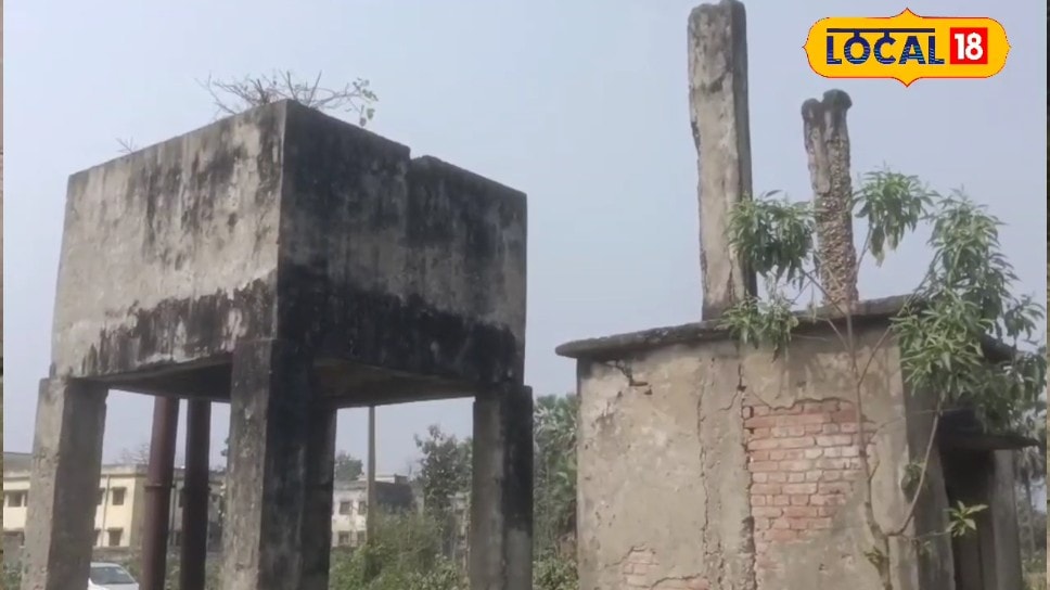 Sitamarhi: वाह! क्या व्यवस्था है50 साल से बंद पड़ा ₹50 लाख का स्टेट बोरिंग बूंद-बूंद सिंचाई को मोहताज किसान