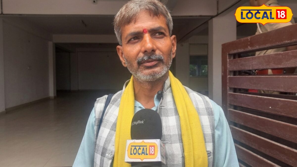 आजमगढ़ के समाजसेवी की सड़क मरम्मत मुहिम