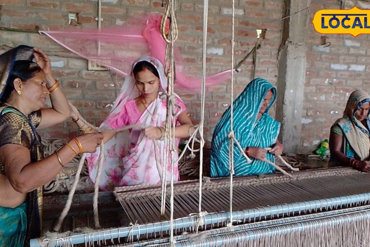 मिर्जापुर की बुनकर प्रमिला देवी महिलाओं को करती है फ्री में प्रशिक्षित राष्ट्रपति कर चुके हैं सम्मानित