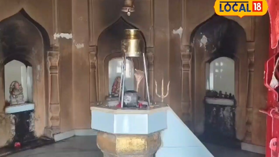 सुल्तानपुर का 300 साल पुराना नागेश्वर धाम मंदिर दर्शन से विवाह की बाधाएं होती हैं दूर सावन में भक्तों की लगती है भारी भीड़